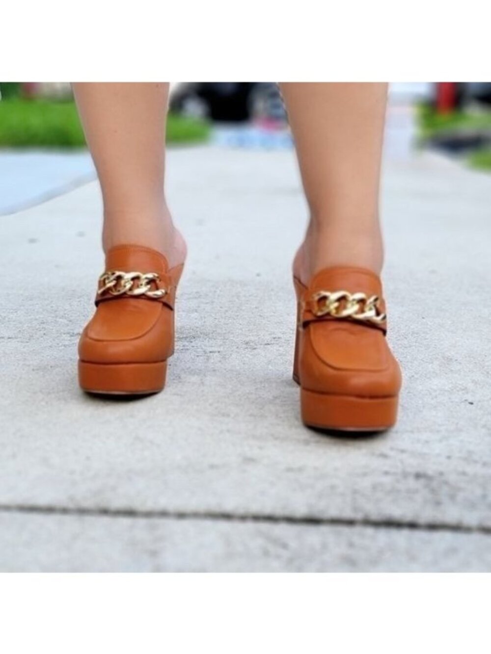 Tan Platform Heeled Mule Loafers with Gold Chain Closed Toe (size 5.5) - Picture 5 of 5